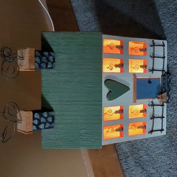 Primitive wooden Saltbox House electric lighted night light in working condition - Picture 2 of 11